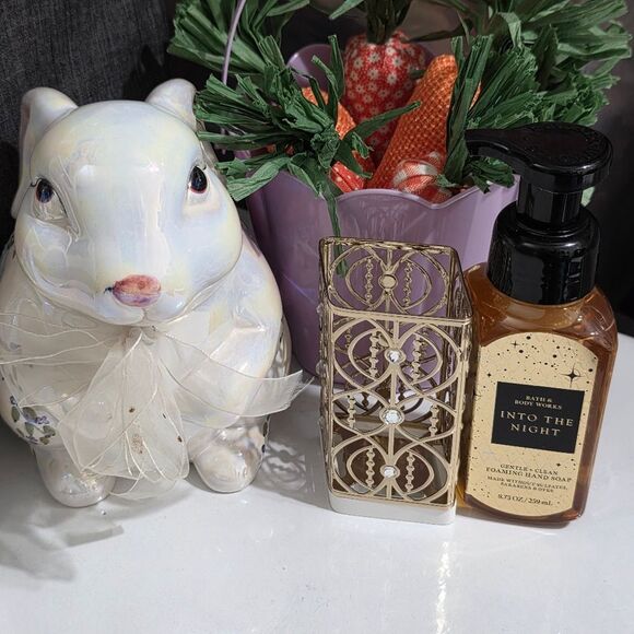Bath & Body Works Into the Night Foaming Hand Soap & Gold Diamond Soap Holder